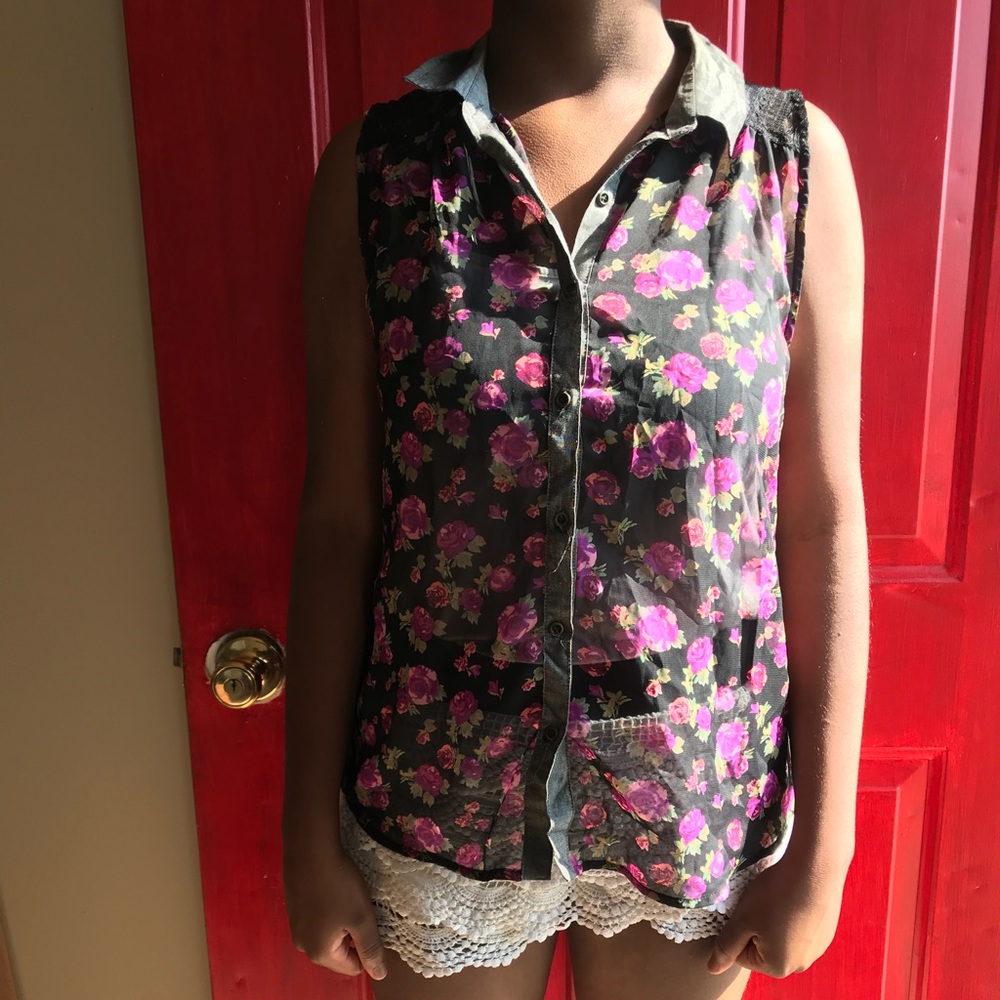 Sleeveless Button Down Flower shirt